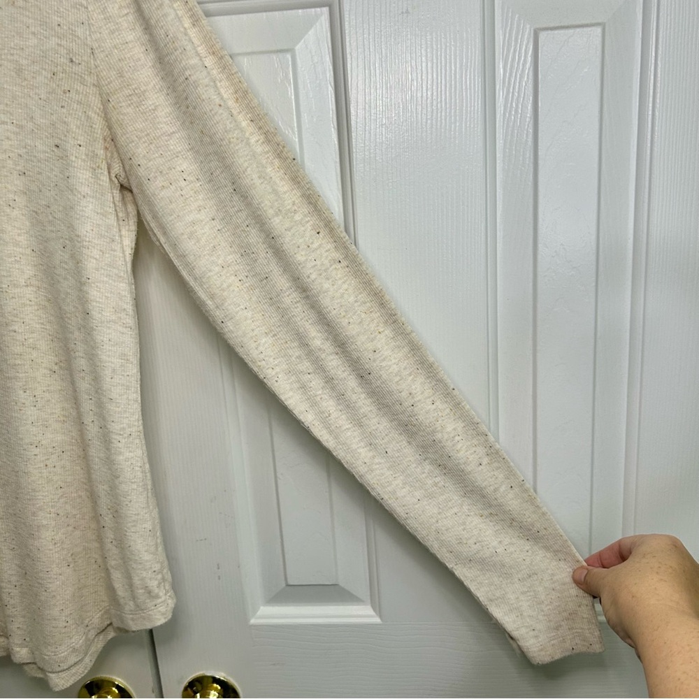 Cabi Oatmeal Color Henley V Neck Long Sleeve Top Size Small - Picture 4 of 14